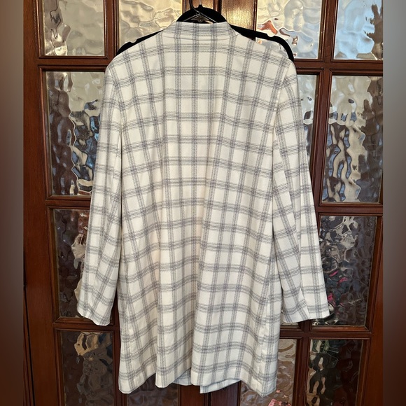 Patterned Coat - Picture 3 of 3